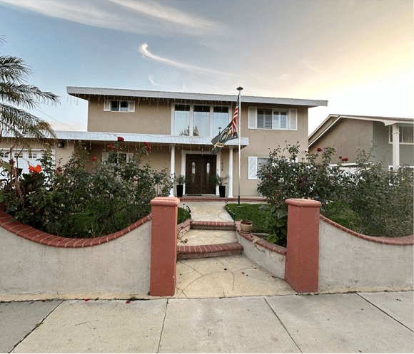 Suburban house exterior before virtual staging (Empty)